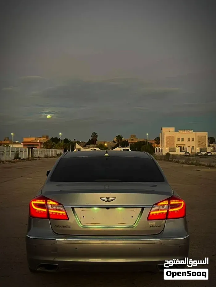 Genesis G80 2014 photo 2