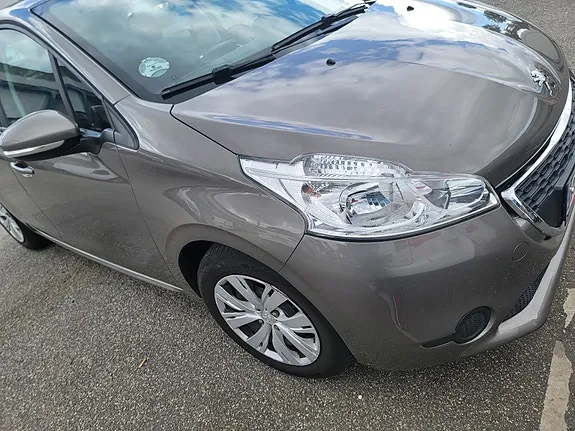 Peugeot 208 2012 photo 4