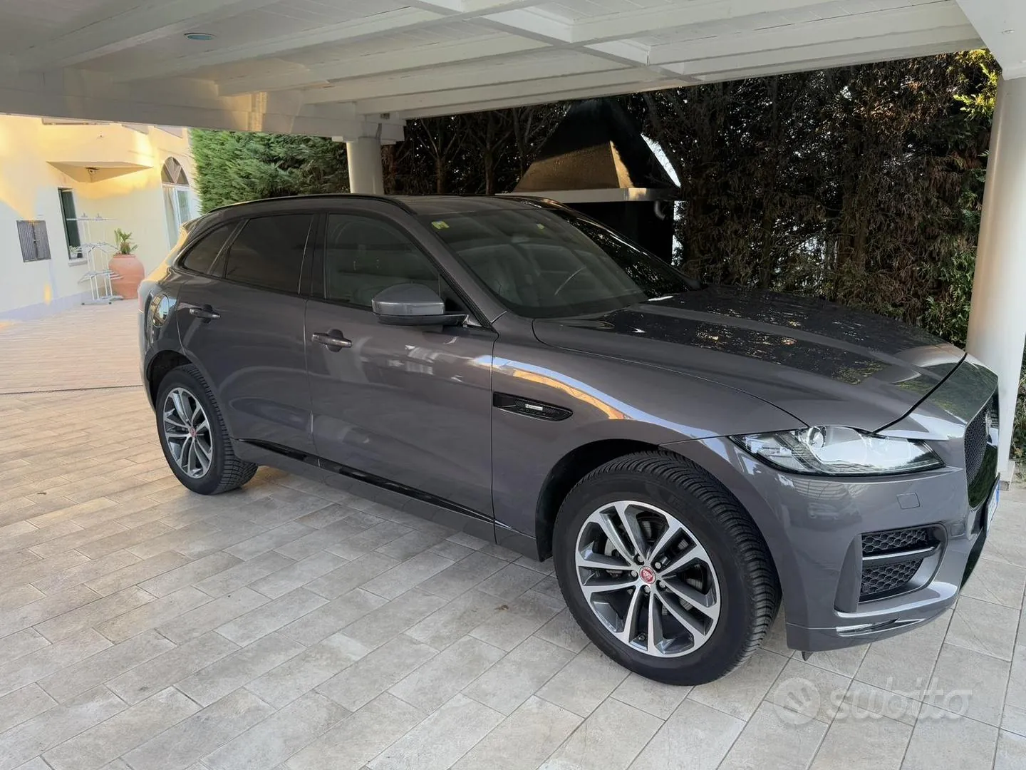 Jaguar F-Pace