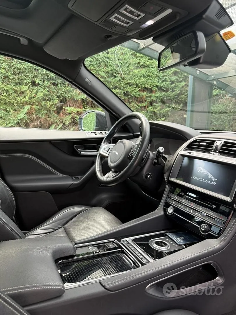 Jaguar F-Pace 2017 photo 4