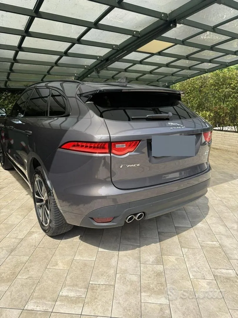 Jaguar F-Pace 2017 photo 2