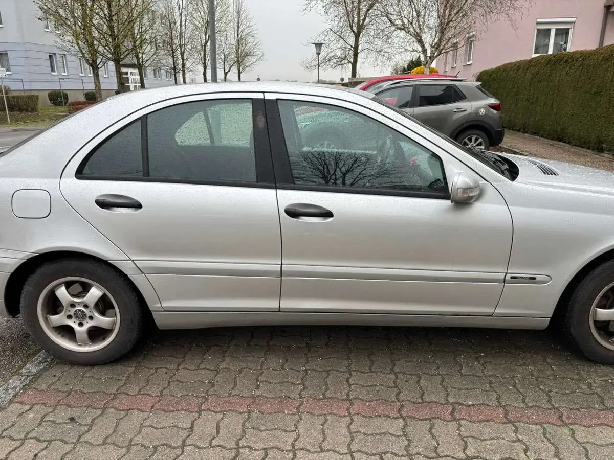 Mercedes-Benz C-Class 2003 photo 2