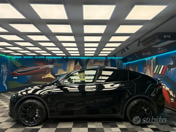 Tesla Model Y 2023 photo 4