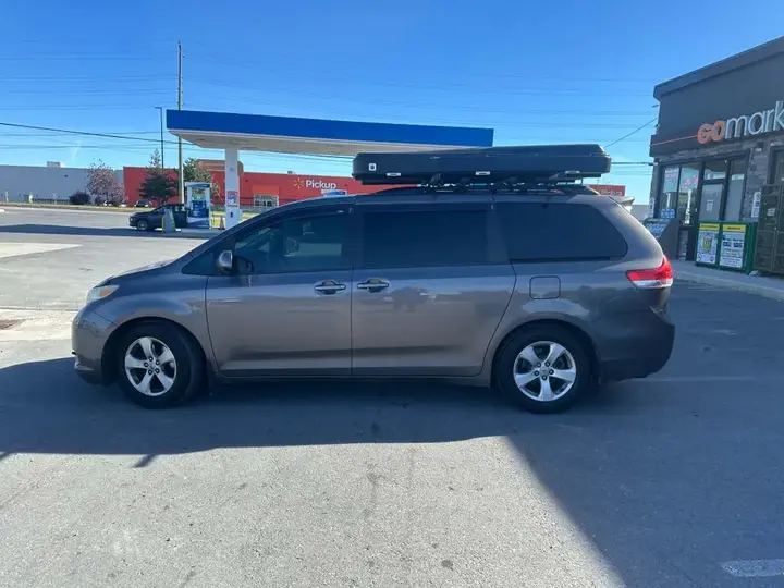 Toyota Sienna 2012 photo 4