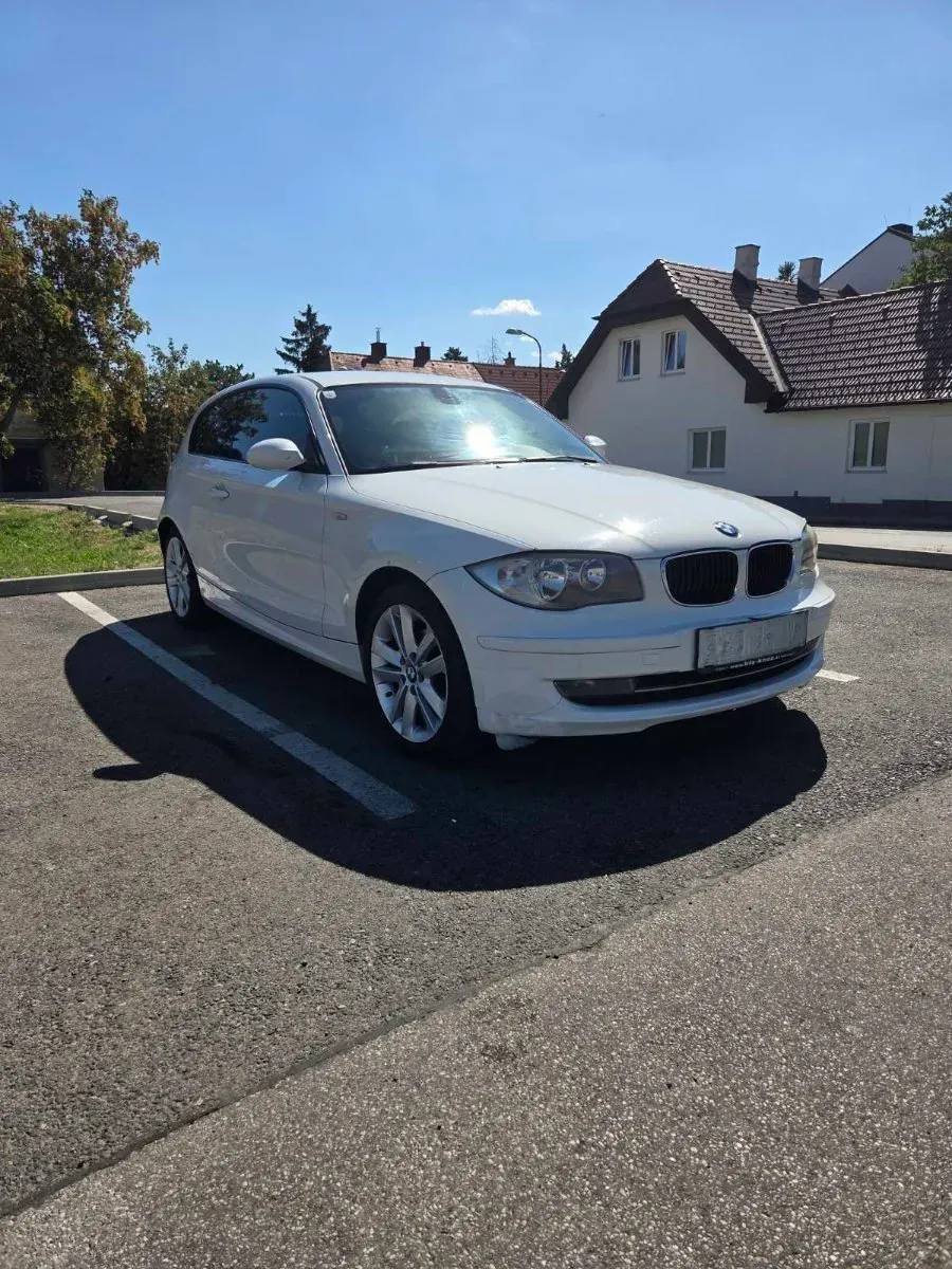 BMW 1 Series 2009 photo 2