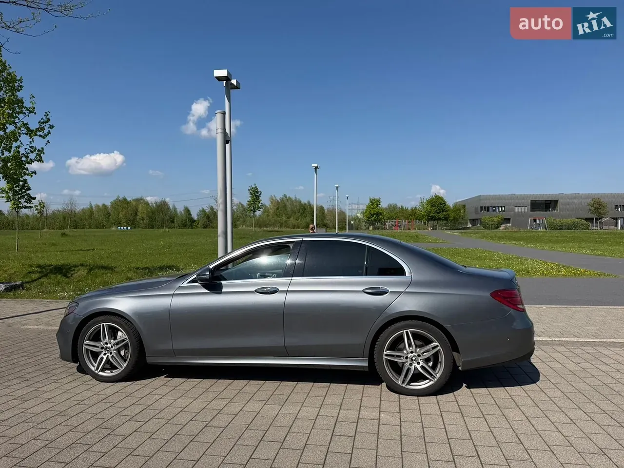 Mercedes-Benz E-Class 2017 photo 4