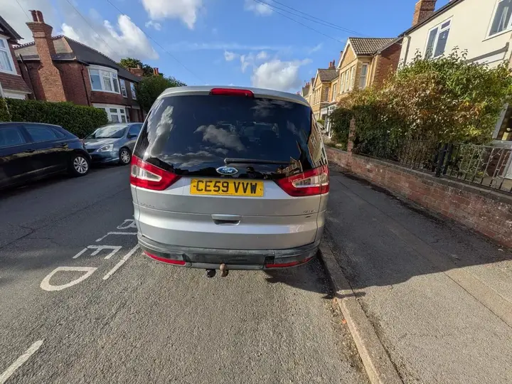 Ford Galaxy 2009 photo 4