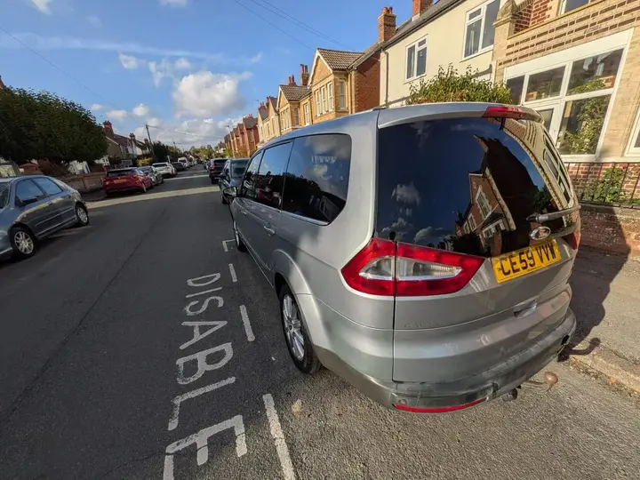 Ford Galaxy 2009 photo 3