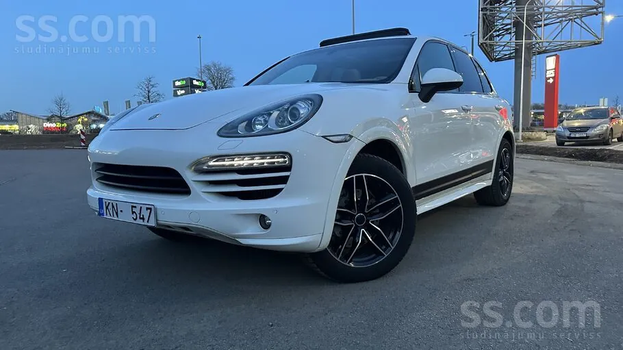Porsche Cayenne 2011 photo 2