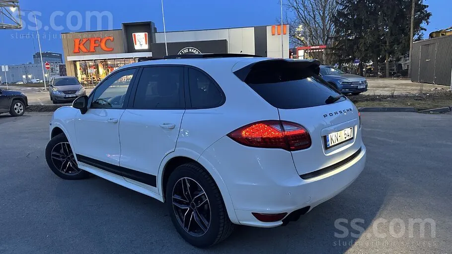 Porsche Cayenne 2011 photo 3