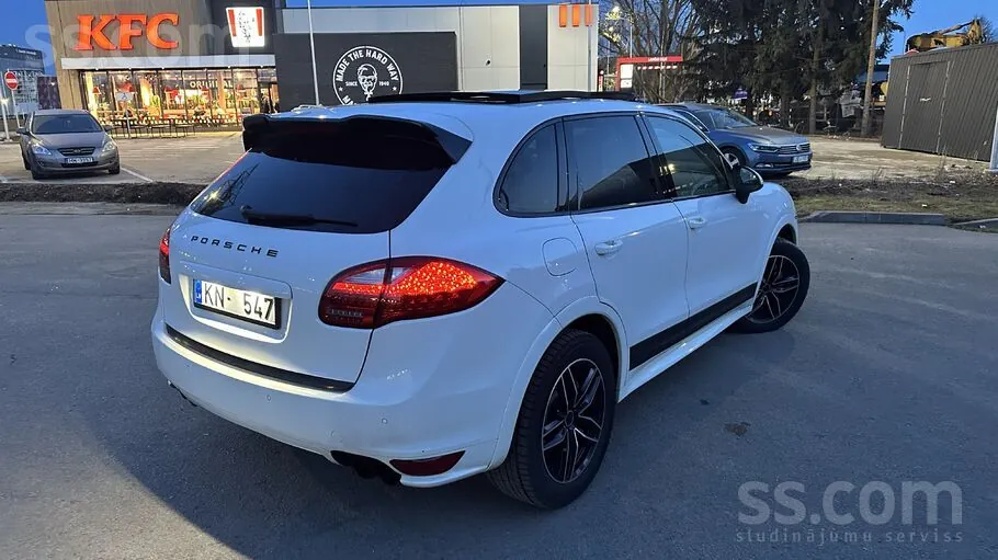 Porsche Cayenne 2011 photo 4