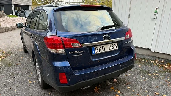 Subaru Outback 2011 photo 4