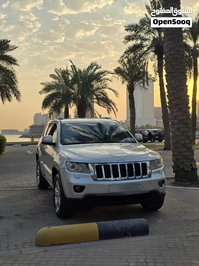 Jeep Grand Cherokee 2011 photo 2