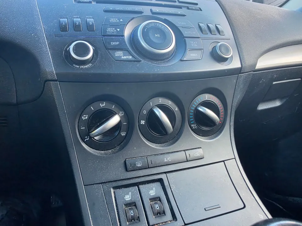 Mazda Mazda3 2012 photo 4