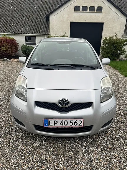 Toyota Yaris 2010 photo 2