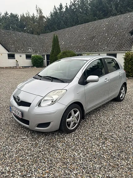 Toyota Yaris 2010 photo 3