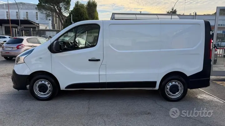 Renault Trafic 2022 photo 2