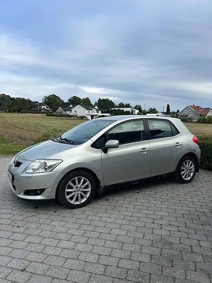 Toyota Auris 2008 photo 2