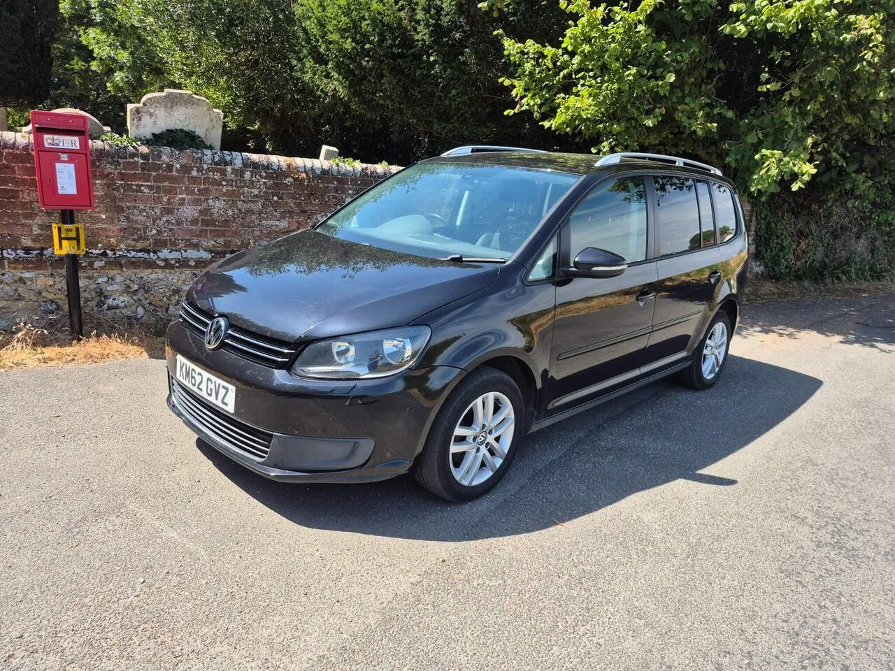 Volkswagen Touran 2012 photo 2