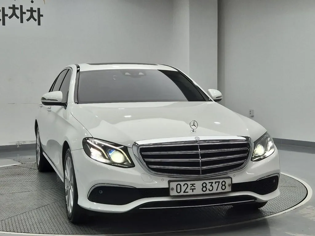 Mercedes-Benz E-Class 2017 photo 4