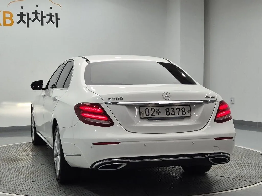 Mercedes-Benz E-Class 2017 photo 2
