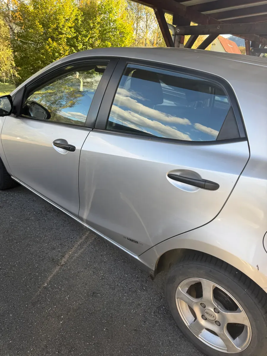 Mazda Mazda2 2009 photo 2