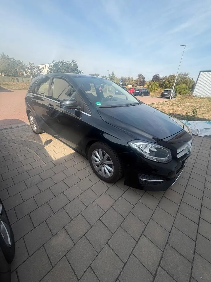 Mercedes-Benz B180