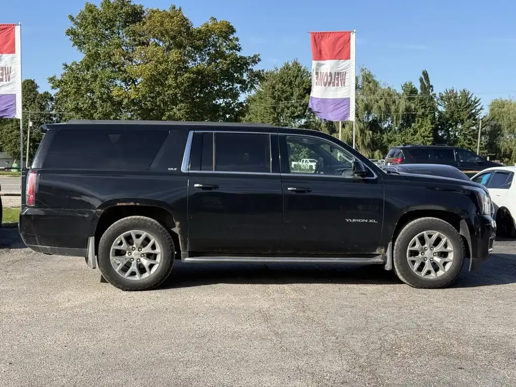 GMC Yukon 2017 photo 2