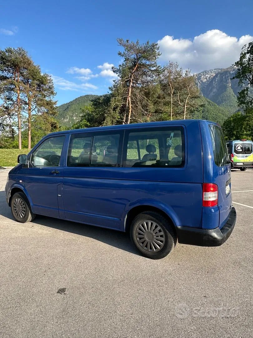 Volkswagen T5 2004 photo 2