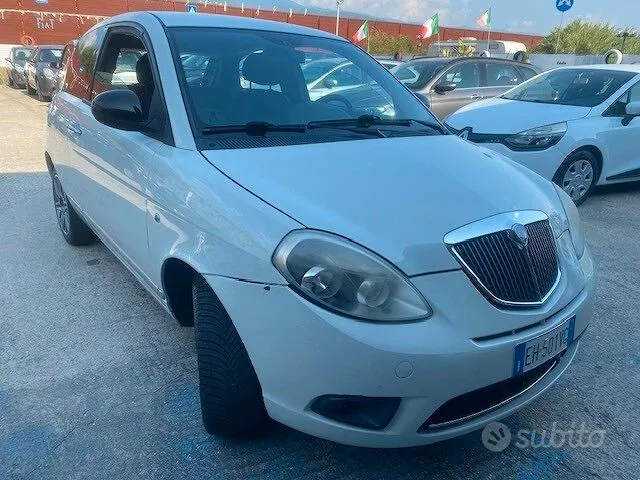 Lancia Ypsilon