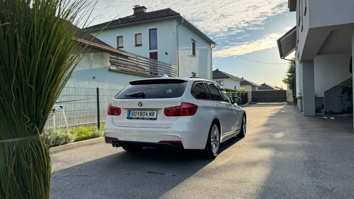 BMW 3 Series 2017 photo 2