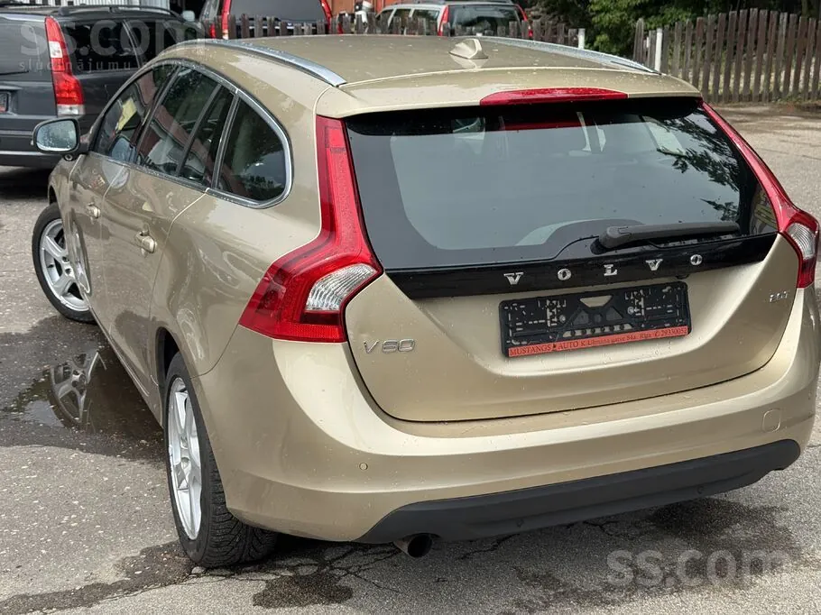 Volvo V-60 Summum 2011 photo 3