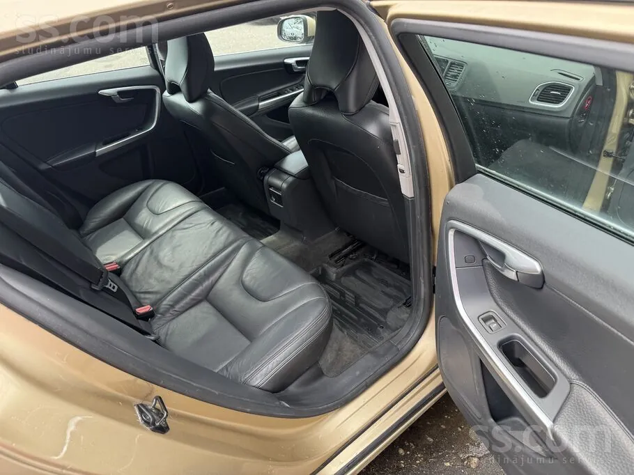 Volvo V-60 Summum 2011 photo 5