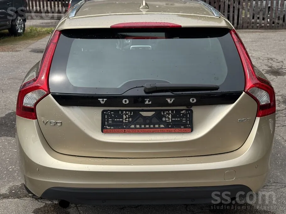 Volvo V-60 Summum 2011 photo 2