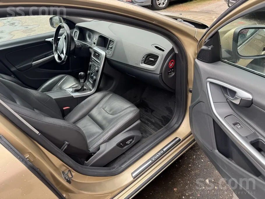 Volvo V-60 Summum 2011 photo 4