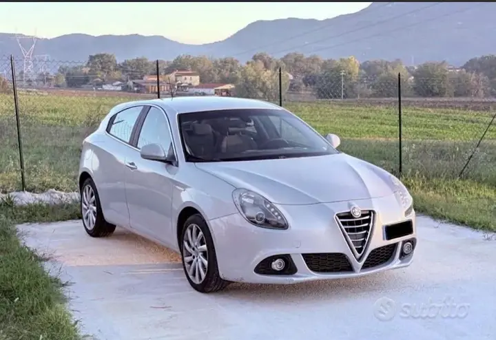 Alfa Romeo Giulietta 2015 photo 2
