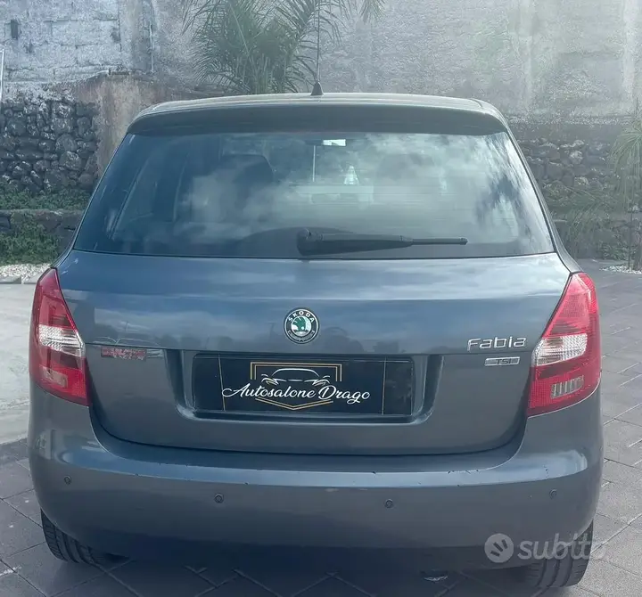 Skoda Fabia 2011 photo 4