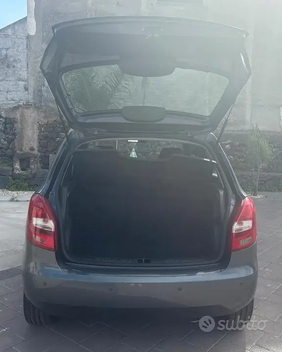 Skoda Fabia 2011 photo 5