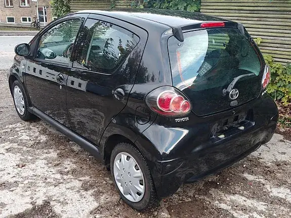 Toyota Aygo 2011 photo 3