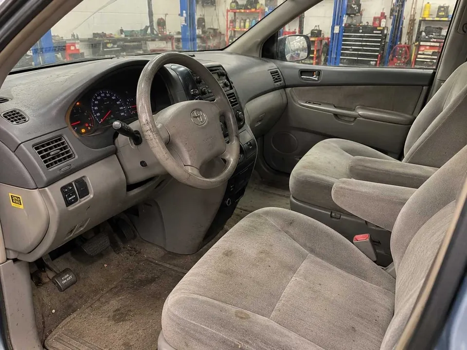 Toyota Sienna 2004 photo 4