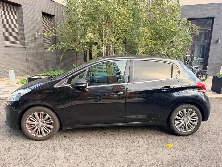 Peugeot 208 2017 photo 4