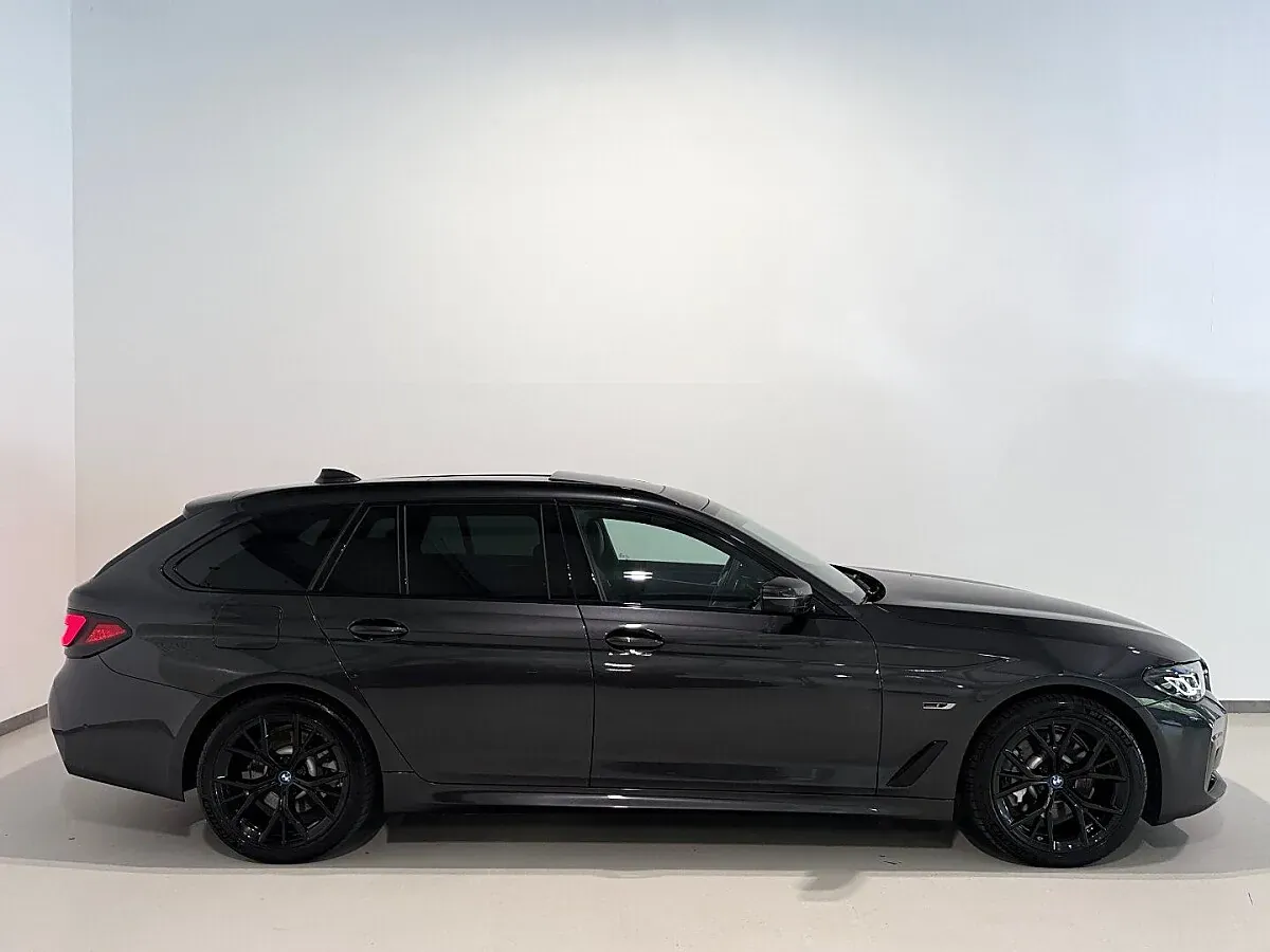 BMW 5 Series 2022 photo 2