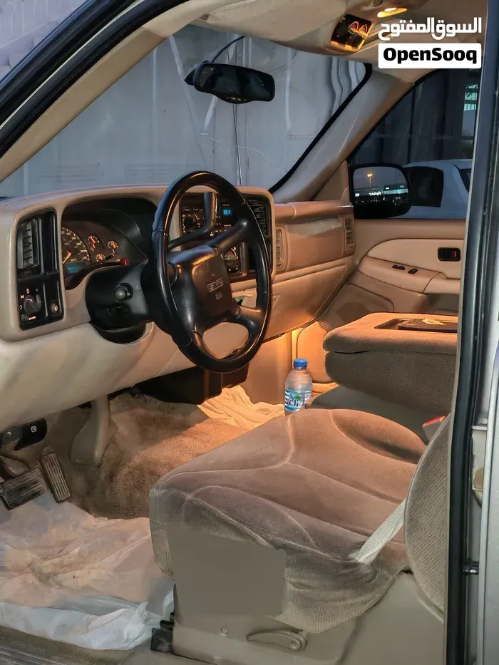 GMC Suburban 2001 photo 2