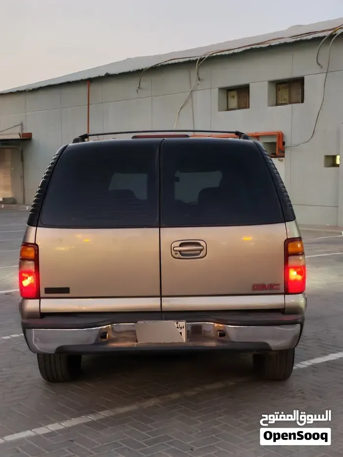 GMC Suburban 2001 photo 4