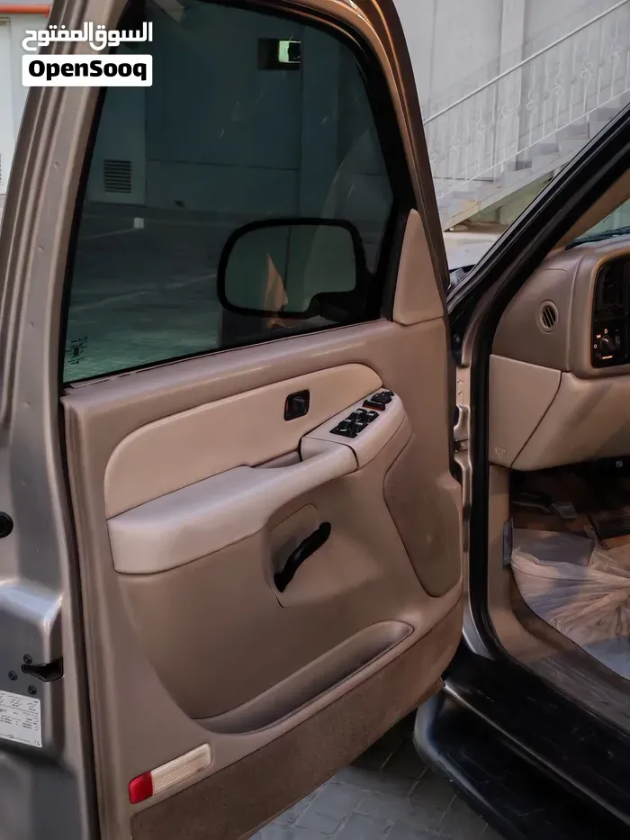 GMC Suburban 2001 photo 3