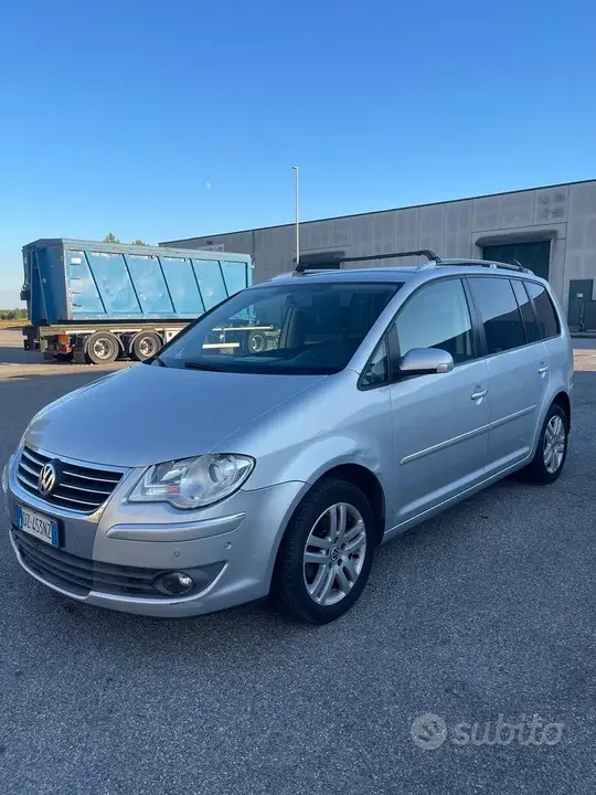 Volkswagen Touran 2009 photo 4