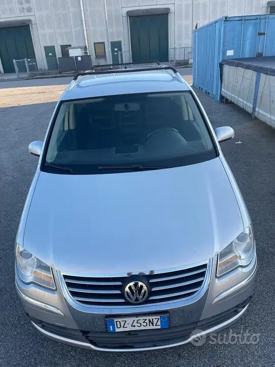 Volkswagen Touran 2009 photo 2