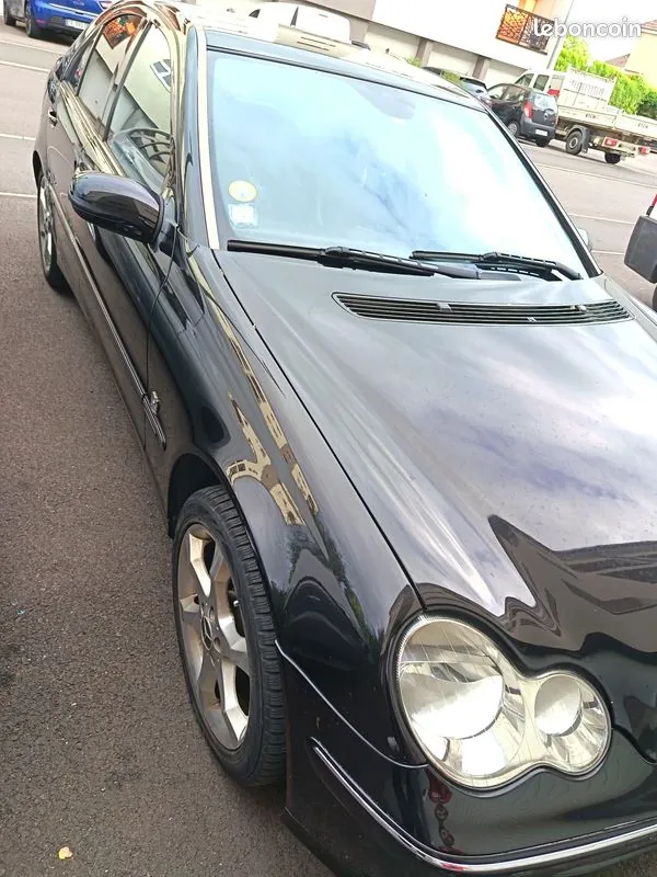 Mercedes-Benz C-Class 2006 photo 2