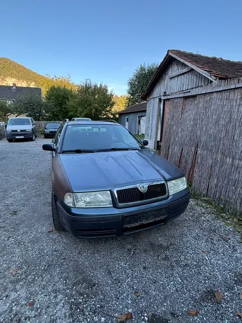 Skoda Octavia 2004 photo 2