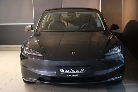 Tesla Model 3 2024 photo 3